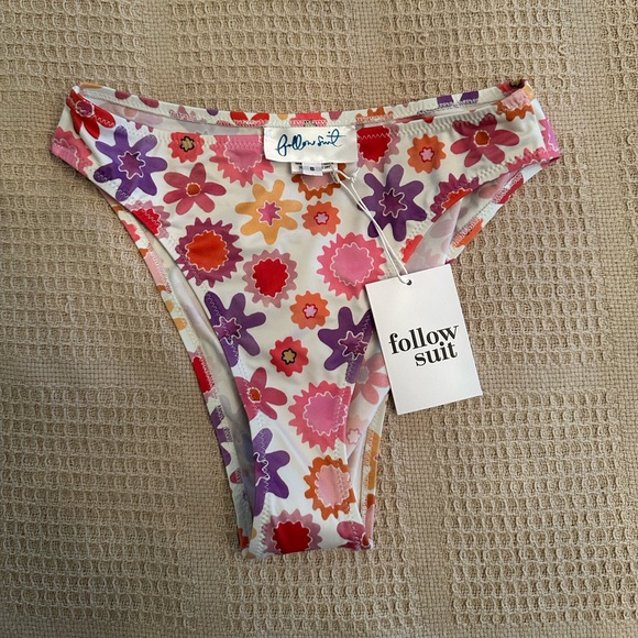 Follow suit The Marie Bottom- Flower Power - Picture 3 of 5